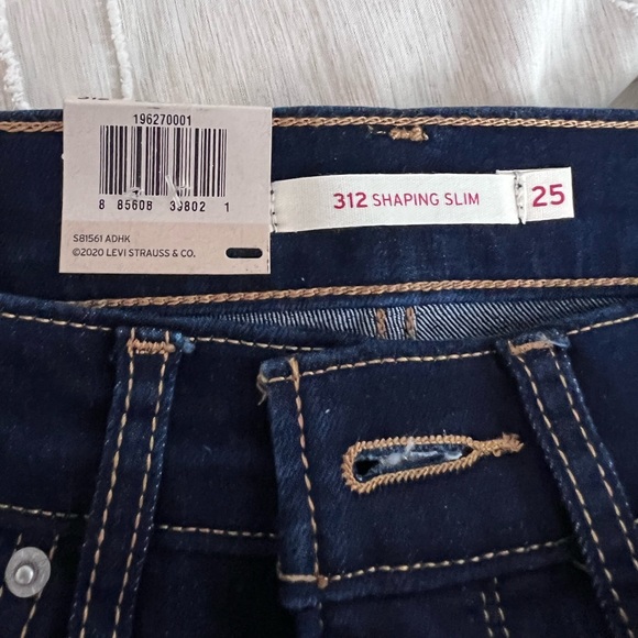 Levi’s 312 shaping slim jeans size 25 waist - Picture 6 of 7